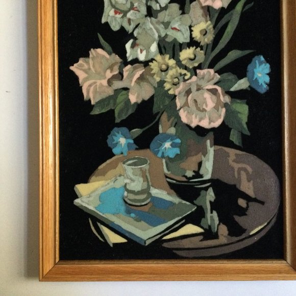 Original painting of flowers in vase on table on black velvet beautiful small - Picture 4 of 6